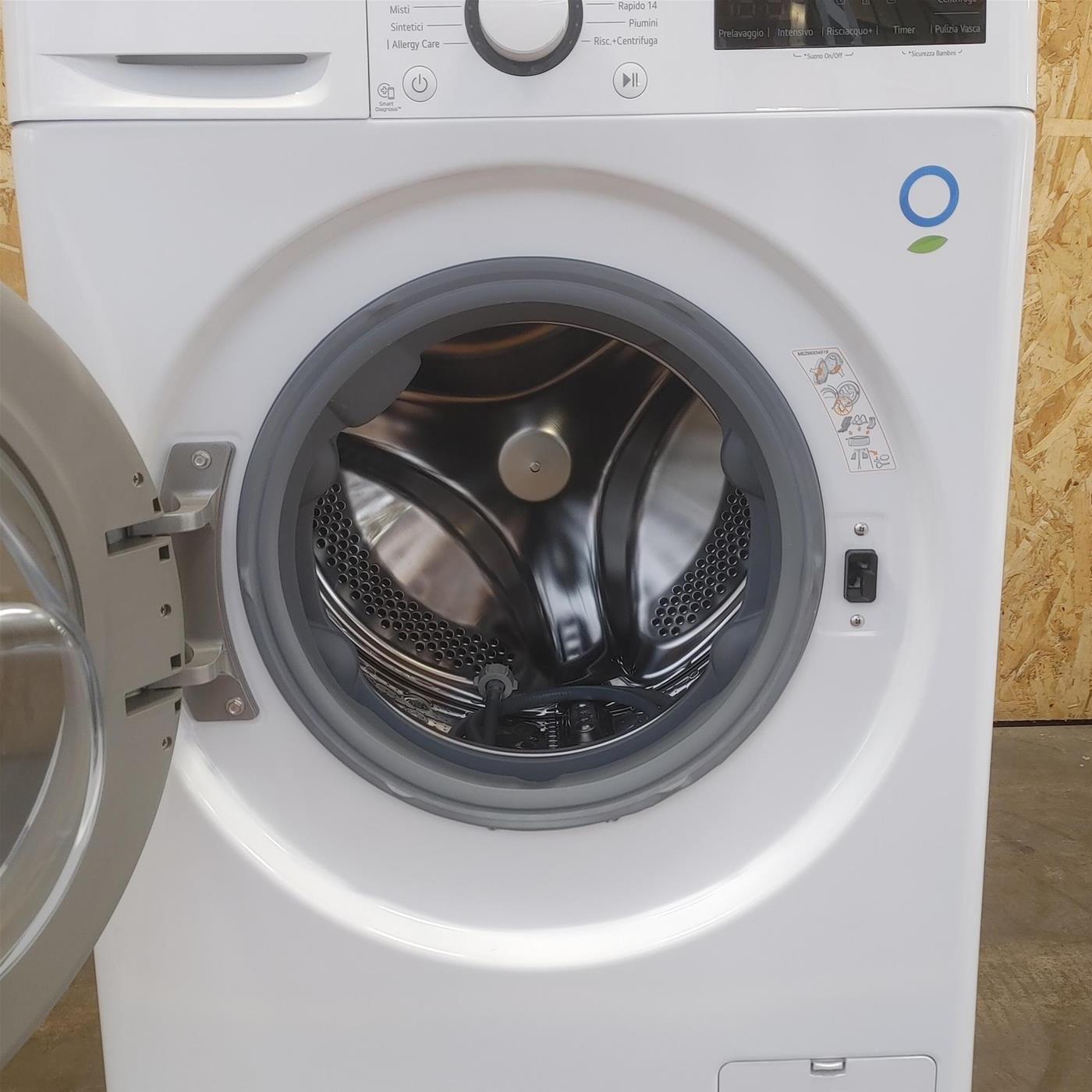 Lavatrice LG F4R5011TSWW Carica frontale 11 kg 1400 Giri/min Bianco