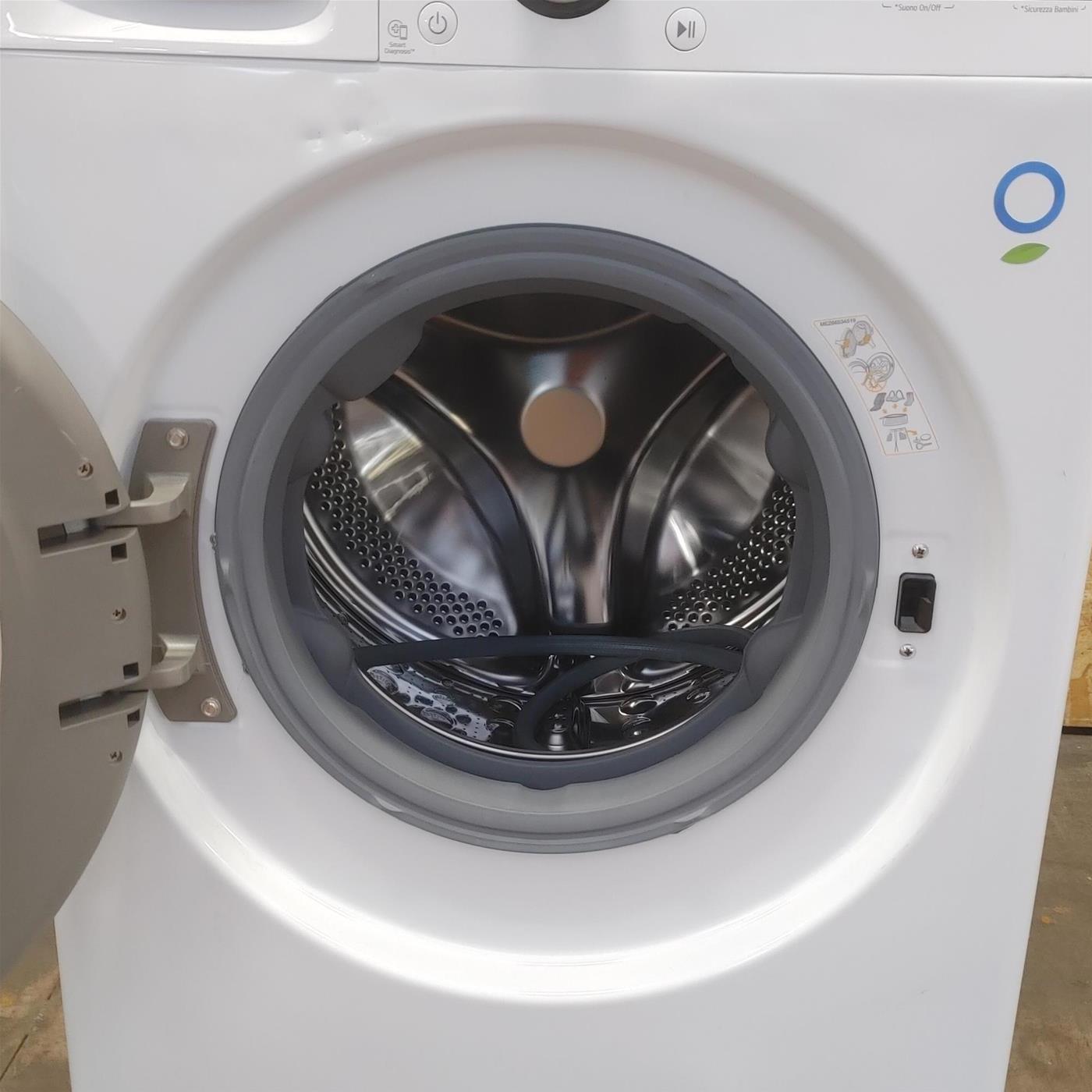 LG AI DD F2R3S08NSWB Lavatrice Slim a Carica Frontale 8kg Serie R3, Lavatrice Classe A, 1200 giri
