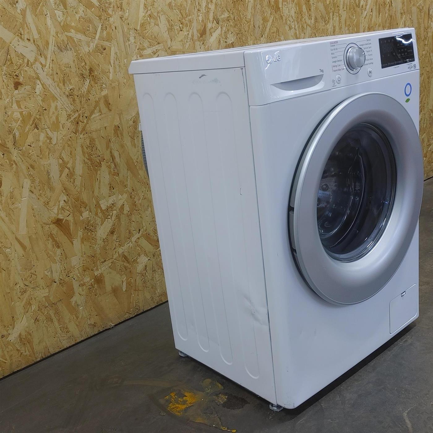 LG F2WV3S7S4E Lavatrice Slim AI DDTM SteamTM 7kg Classe energetica D