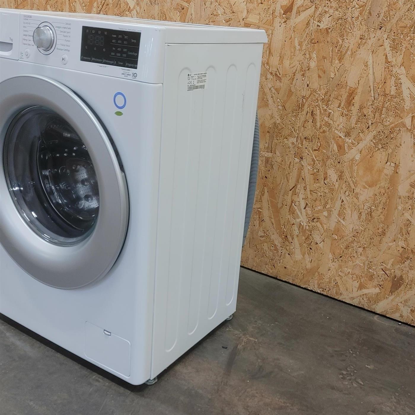 LG F2WV3S7S4E Lavatrice Slim AI DDTM SteamTM 7kg Classe energetica D