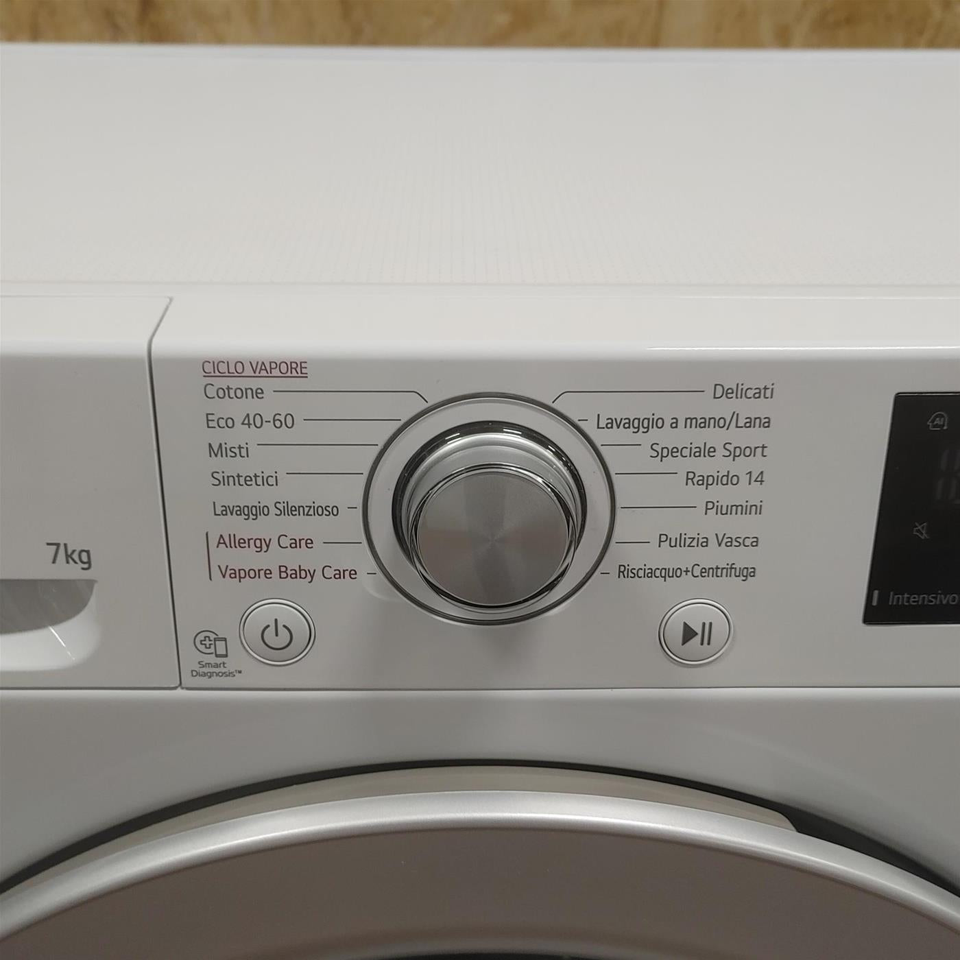 LG F2WV3S7S4E Lavatrice Slim AI DDTM SteamTM 7kg Classe energetica D