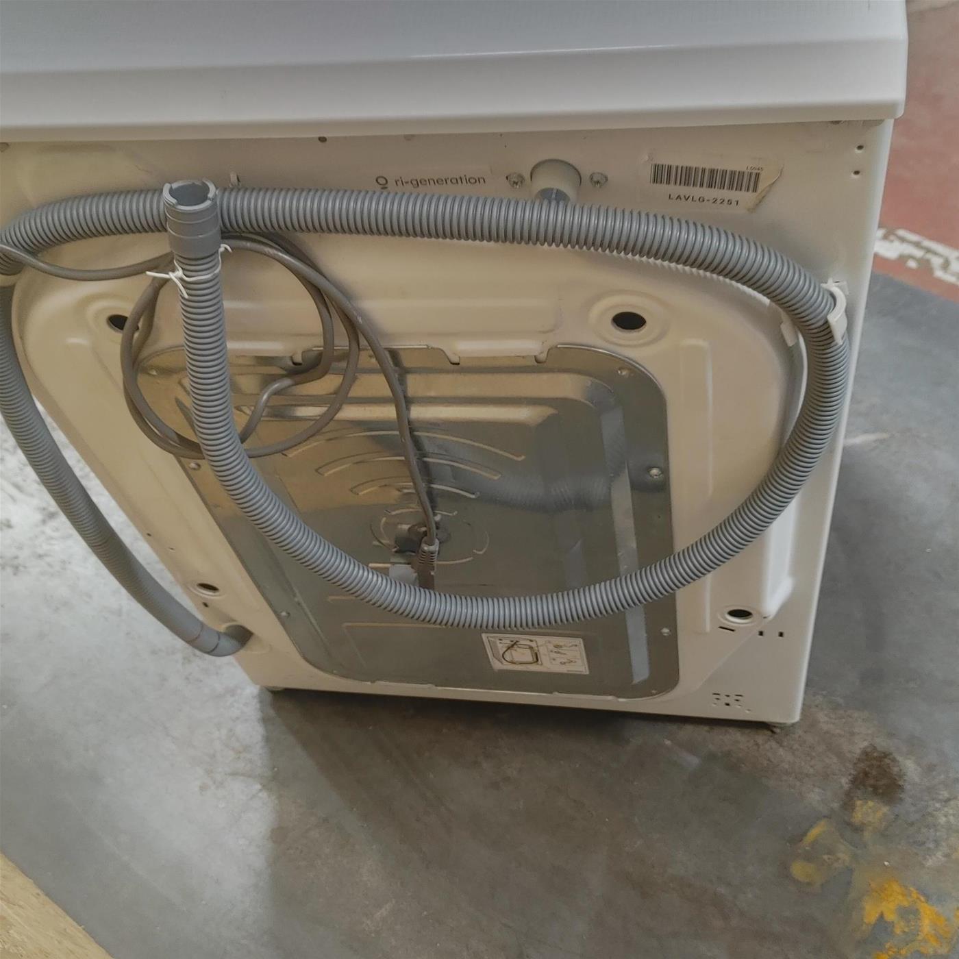 LG F2WV3S7S4E Lavatrice Slim AI DDTM SteamTM 7kg Classe energetica D