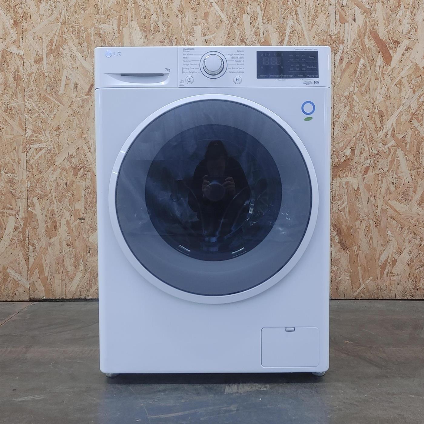 Lavatrice LG F2WV3S7SHE Caricamento frontale 7 kg 1200 Giri/min Bianco