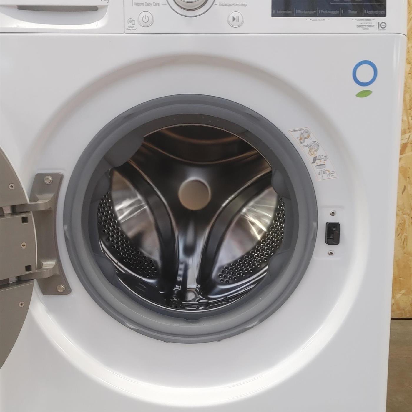 Lavatrice LG F2WV3S7SHE Caricamento frontale 7 kg 1200 Giri/min Bianco