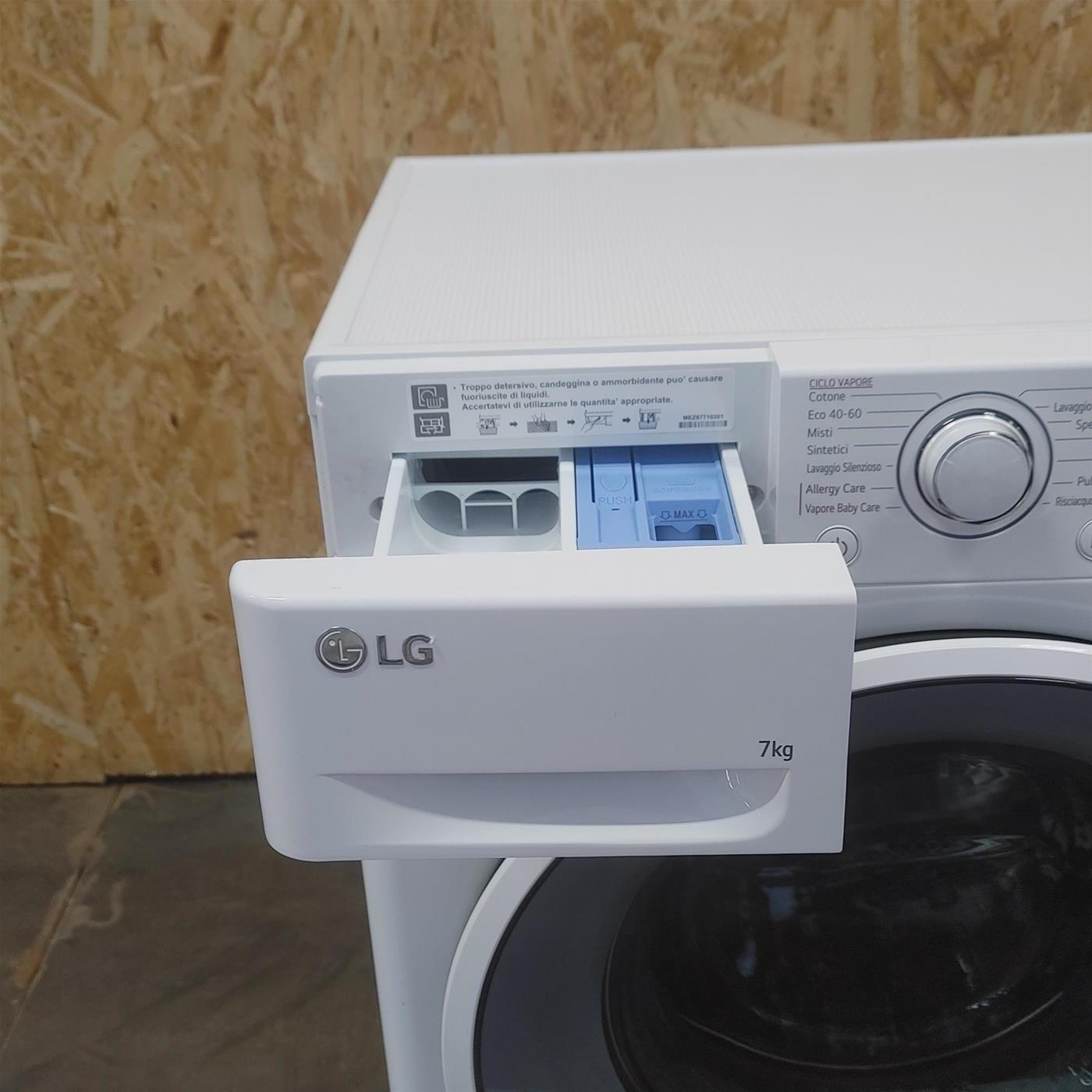 Lavatrice LG F2WV3S7SHE Caricamento frontale 7 kg 1200 Giri/min Bianco