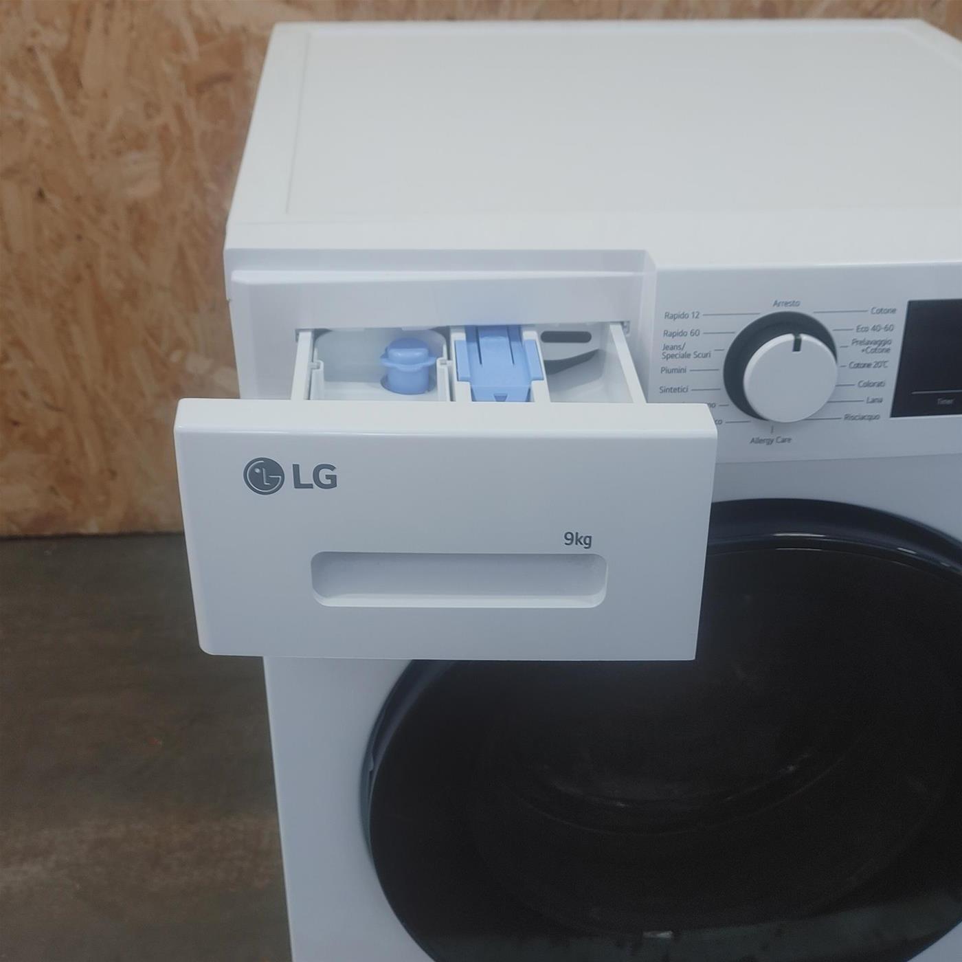 Lavatrice LG F4WM309SAE Carica frontale 9 kg 1400 Giri/min Bianco