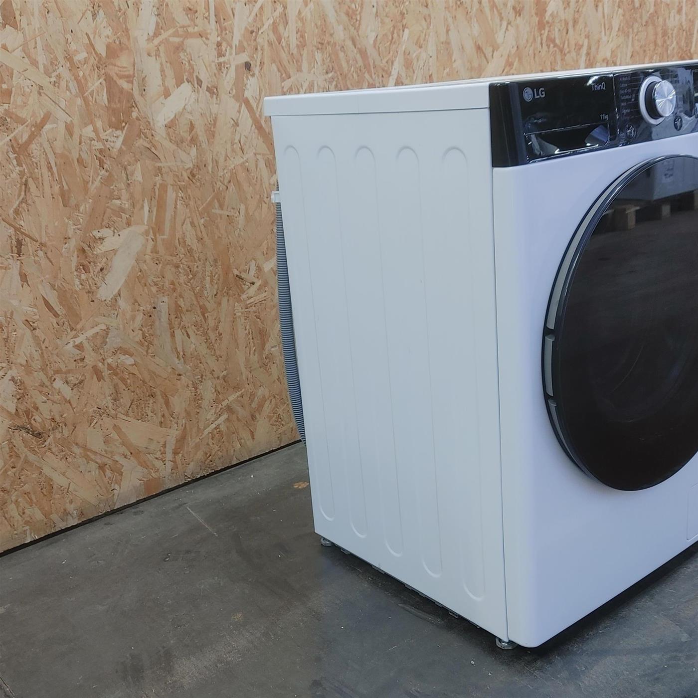 Lavatrice LG F4R7511TSWB Carica frontale 11 kg 1400 Giri/min Bianco