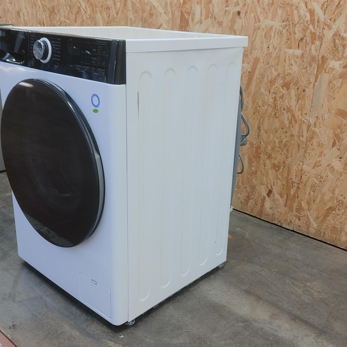 Lavatrice LG F4R7511TSWB Carica frontale 11 kg 1400 Giri/min Bianco