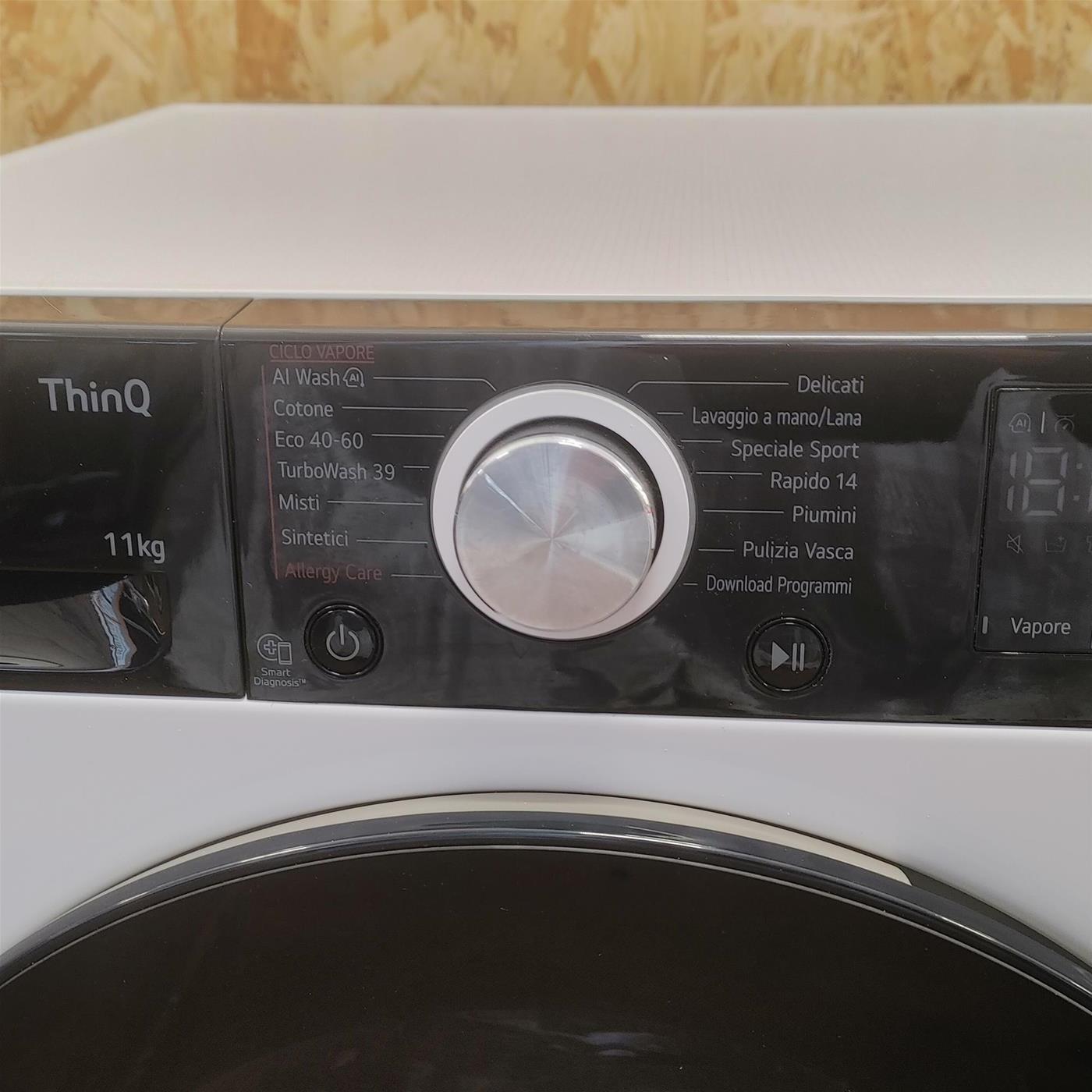 Lavatrice LG F4R7511TSWB Carica frontale 11 kg 1400 Giri/min Bianco