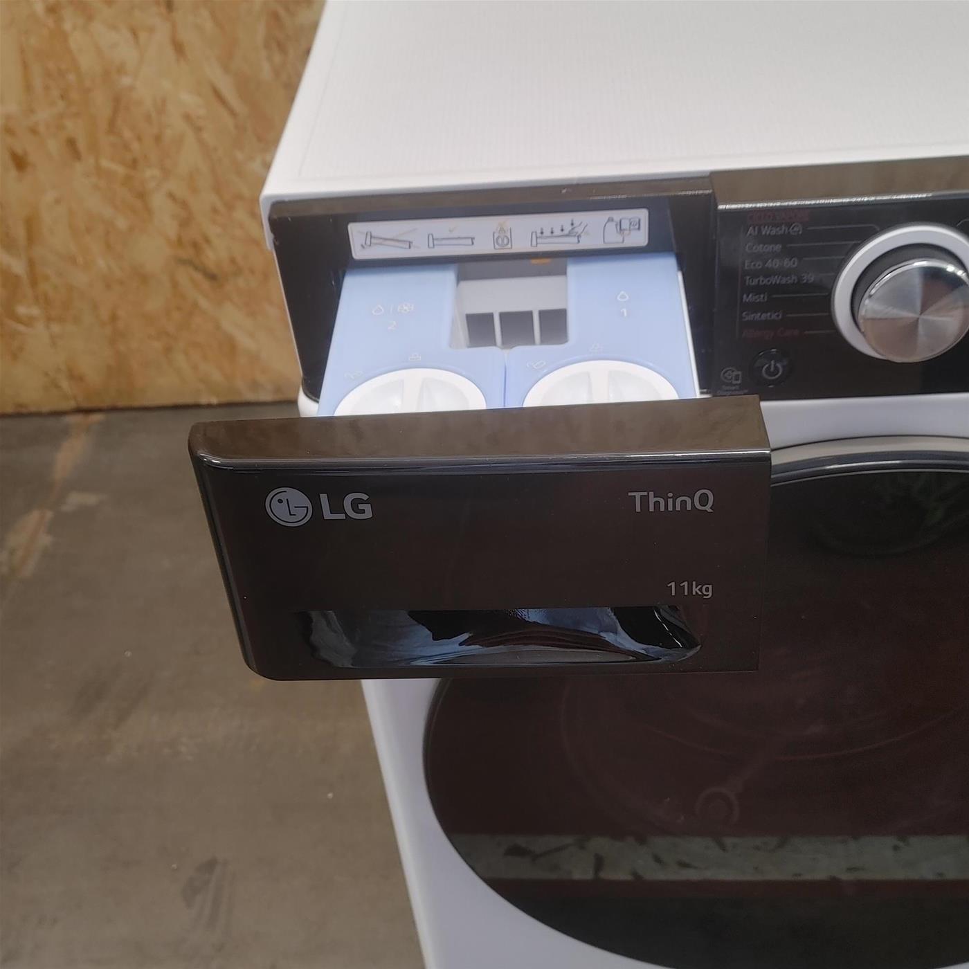 Lavatrice LG F4R7511TSWB Carica frontale 11 kg 1400 Giri/min Bianco