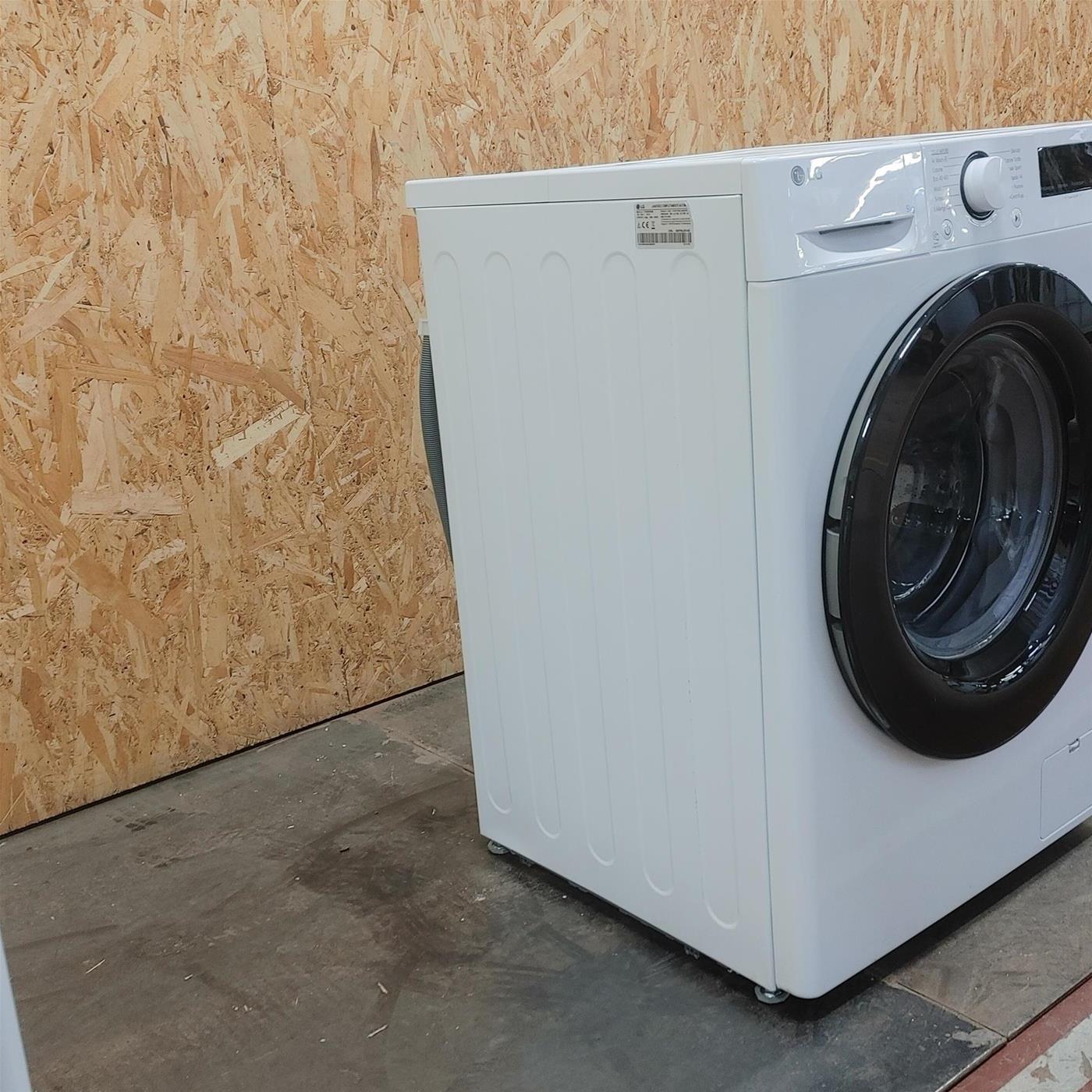 Lavatrice LG F4R3009NSWB Carica frontale 9 kg 1400 Giri/min Bianco