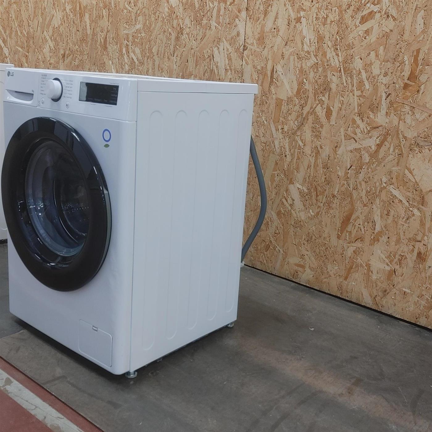 Lavatrice LG F4R3009NSWB Carica frontale 9 kg 1400 Giri/min Bianco