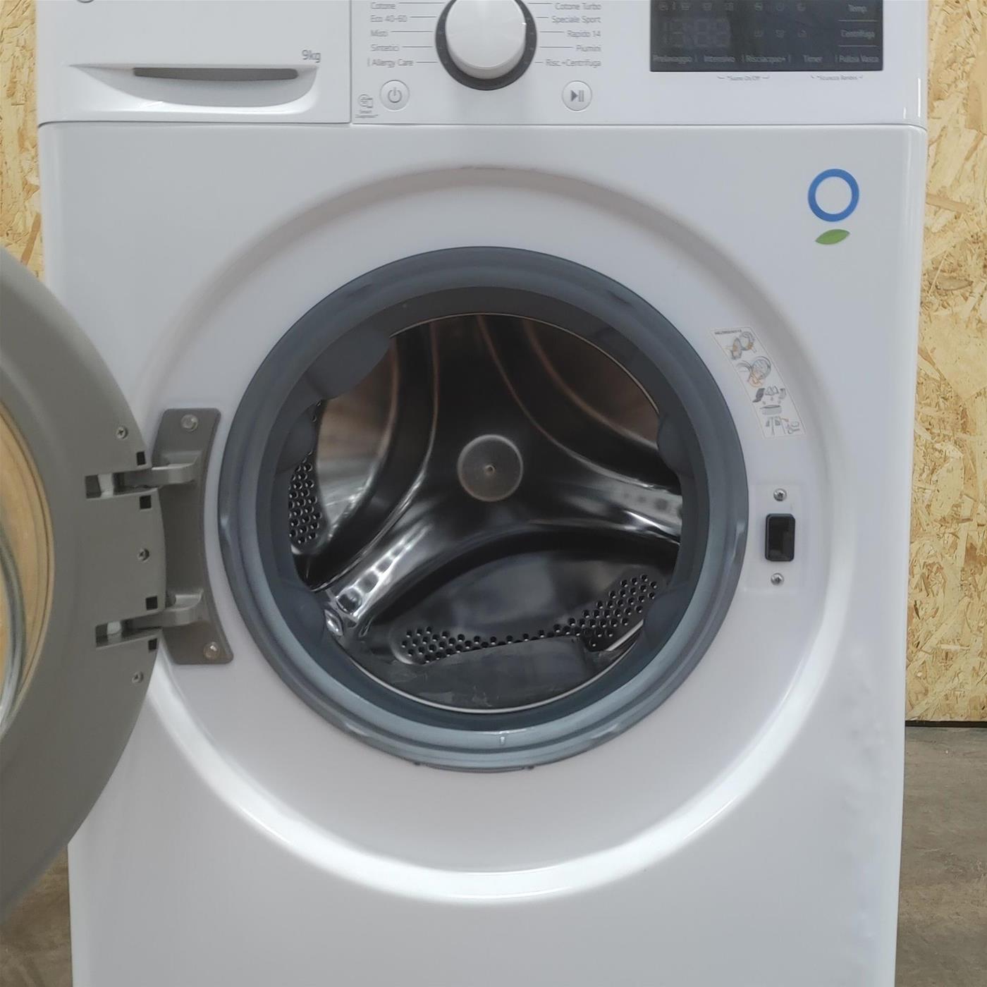 Lavatrice LG F4R3009NSWB Carica frontale 9 kg 1400 Giri/min Bianco