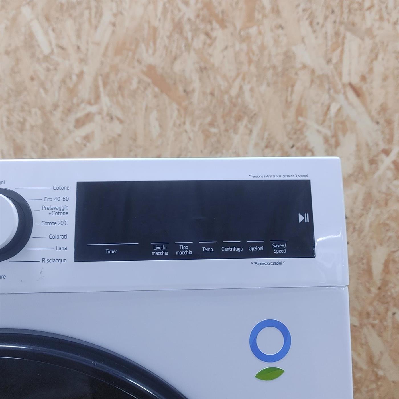 Lavatrice LG F4WM309SAE Carica frontale 9 kg 1400 giri Bianco