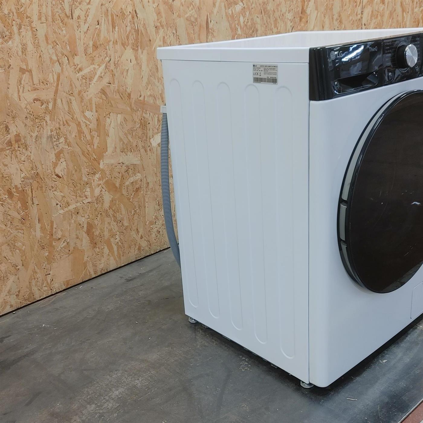 Lavatrice LG F4R7509TSWB Carica frontale 9 kg 1400 Giri/min Bianco