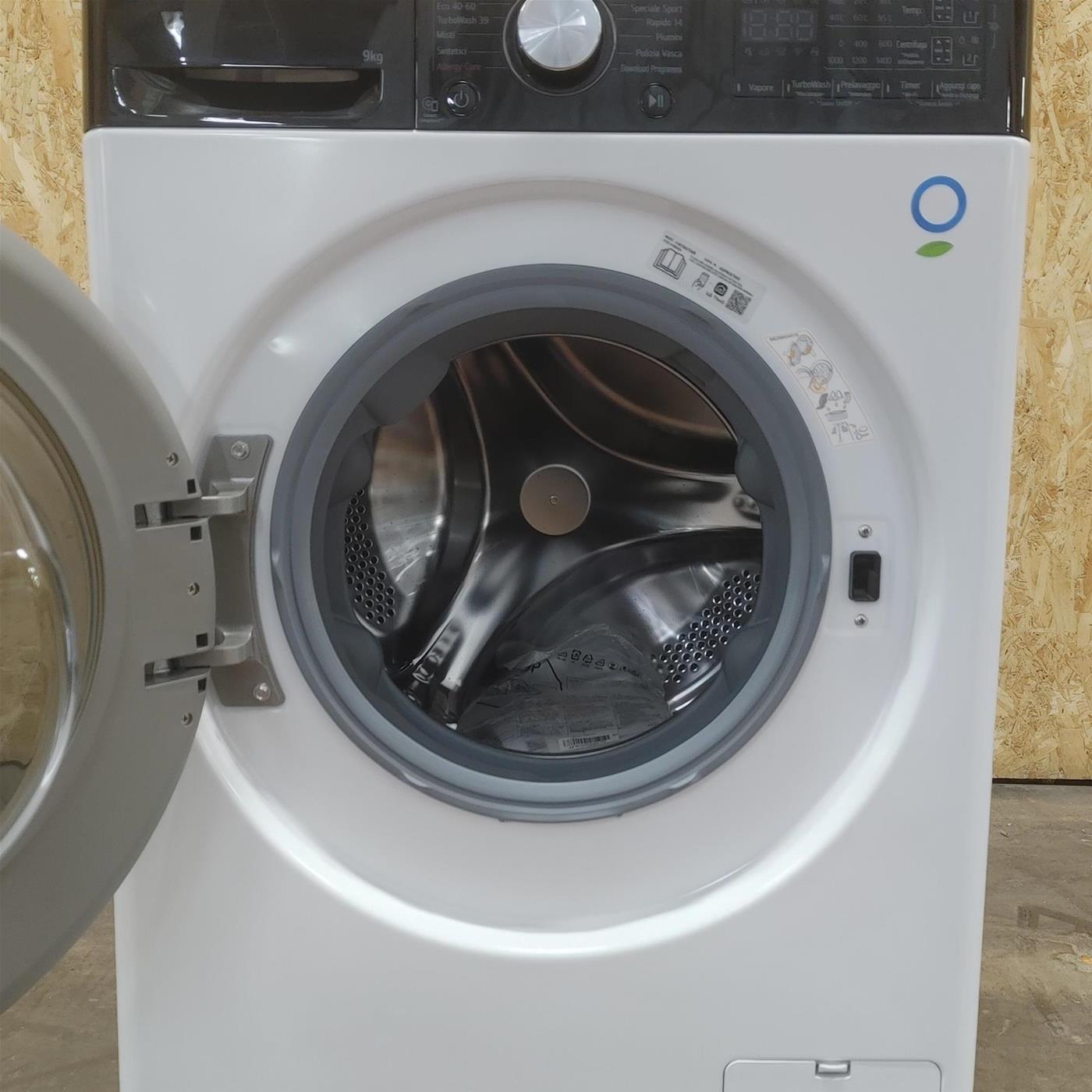 Lavatrice LG F4R7509TSWB Carica frontale 9 kg 1400 Giri/min Bianco