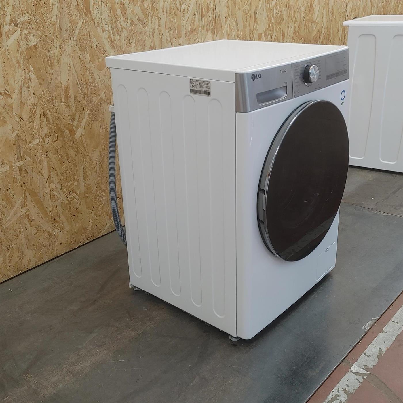 Lavatrice LG F4R9009TPWC Carica frontale 9 kg 1400 Giri/min Bianco