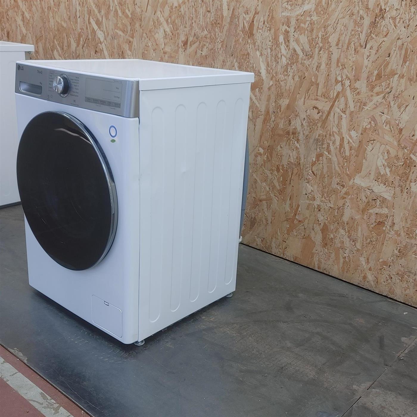 Lavatrice LG F4R9009TPWC Carica frontale 9 kg 1400 Giri/min Bianco