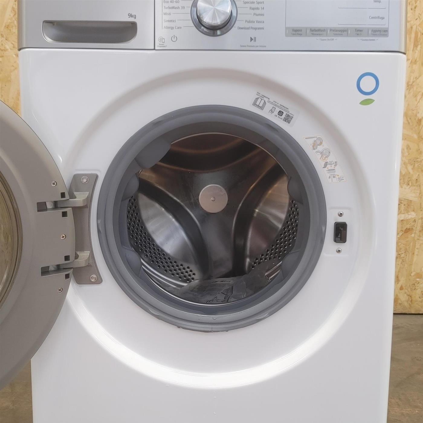 Lavatrice LG F4R9009TPWC Carica frontale 9 kg 1400 Giri/min Bianco