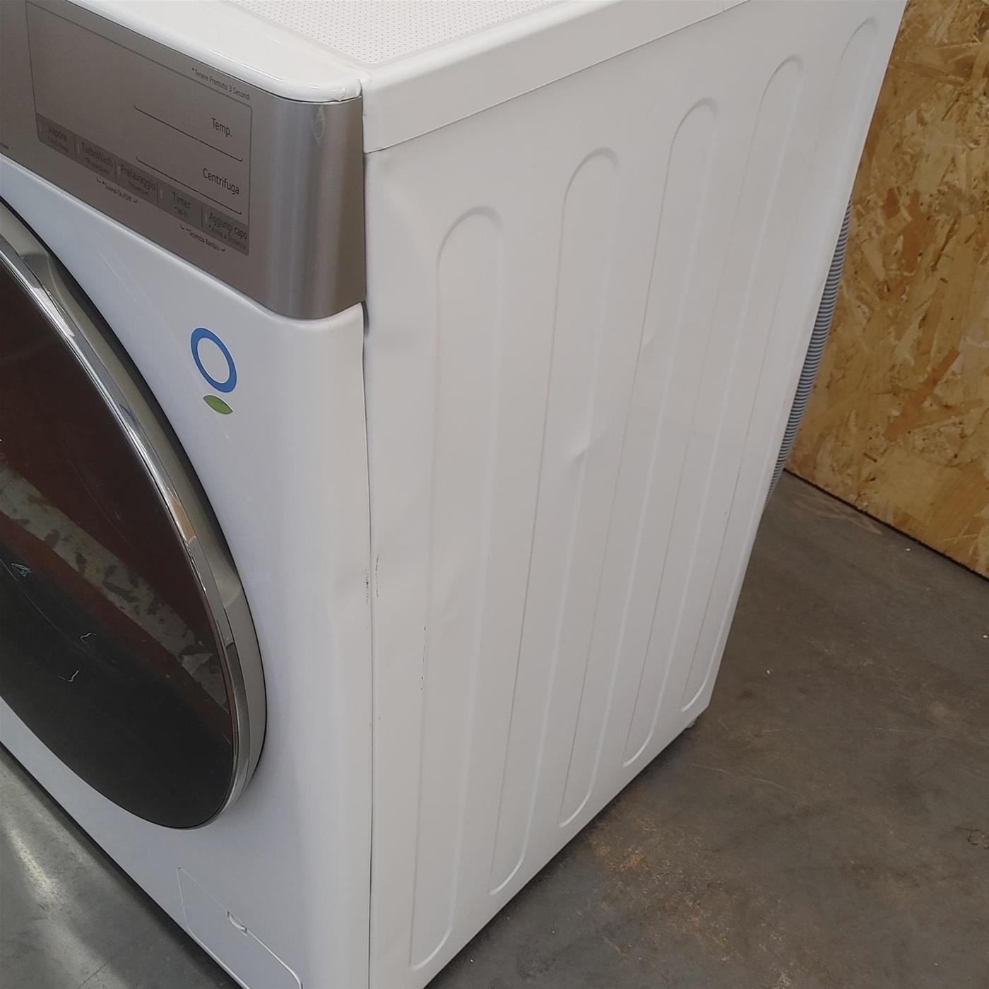 Lavatrice LG F4R9009TPWC Carica frontale 9 kg 1400 Giri/min Bianco