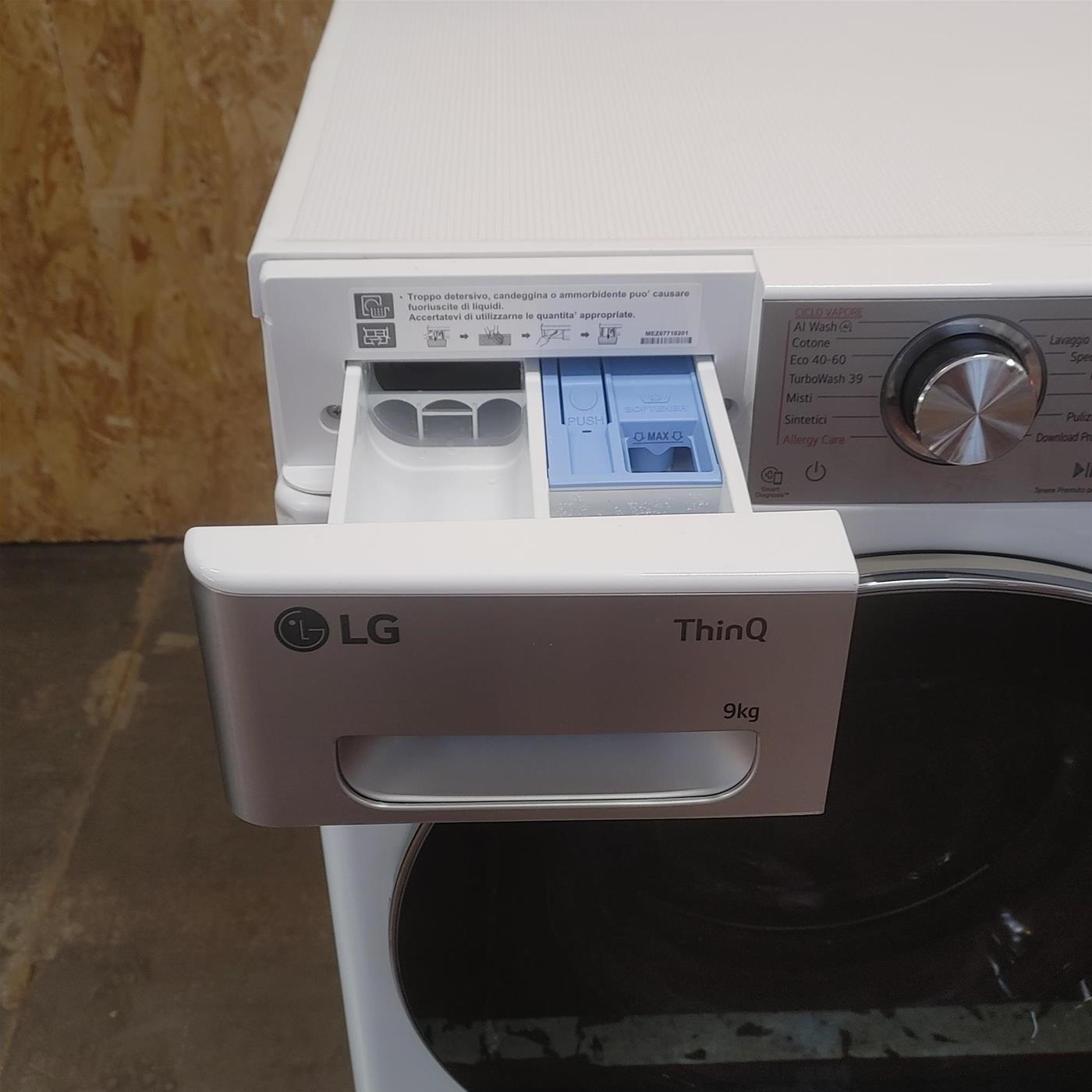 Lavatrice LG F4R9009TPWC Carica frontale 9 kg 1400 Giri/min Bianco