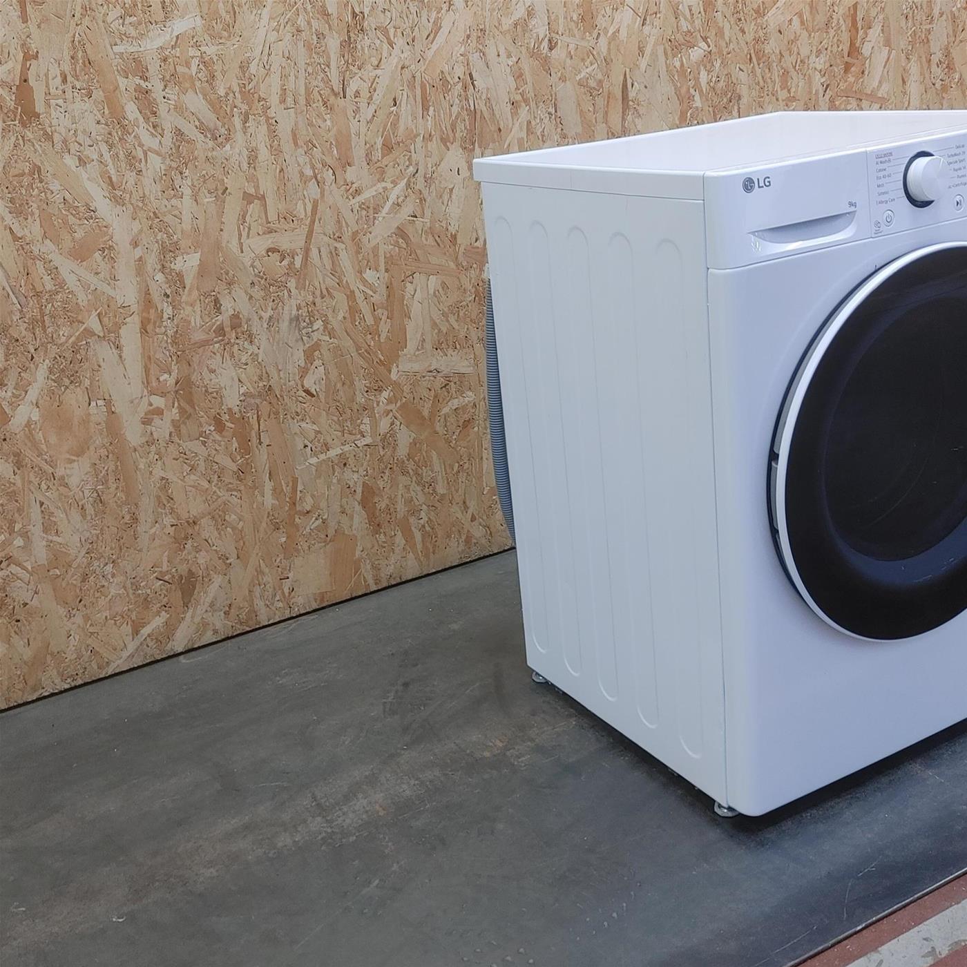 Lavatrice LG F4R5009TSWW Carica frontale 9 kg 1400 Giri/min Bianco