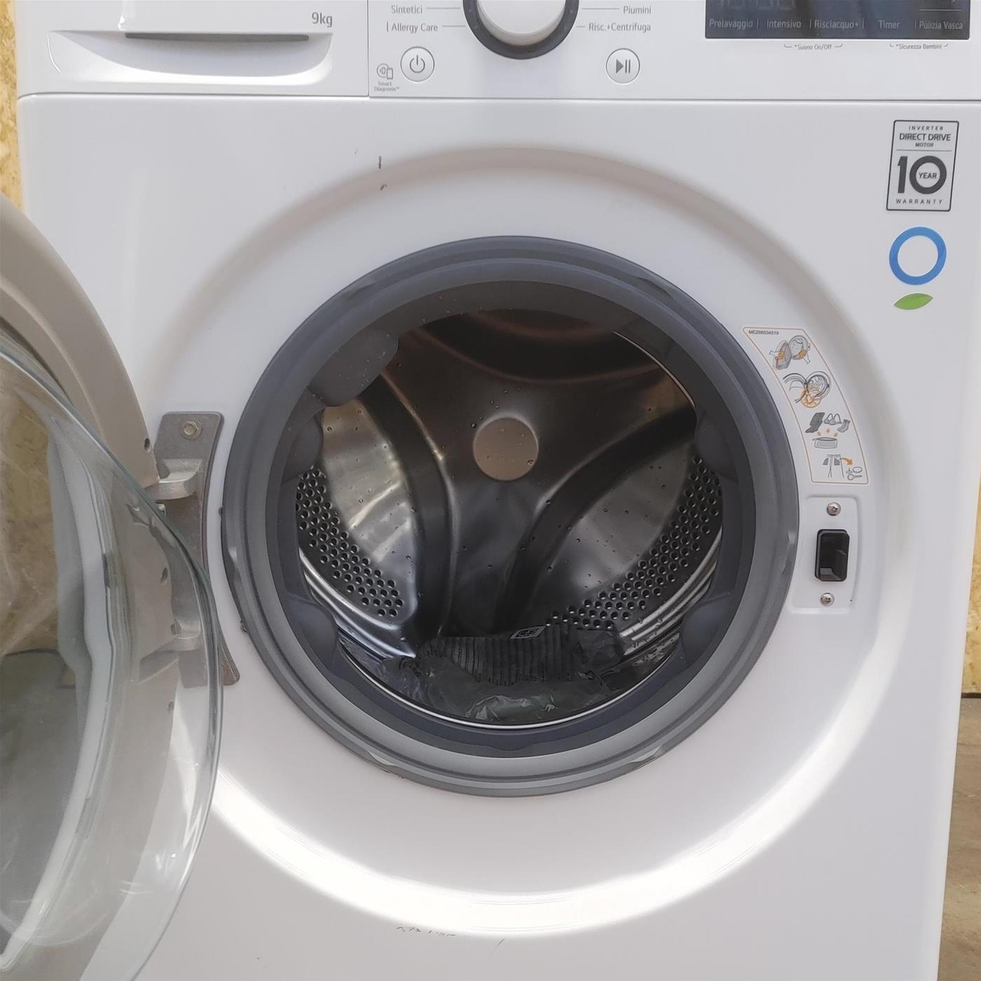 Lavatrice LG F4R5009TSWW Carica frontale 9 kg 1400 Giri/min Bianco