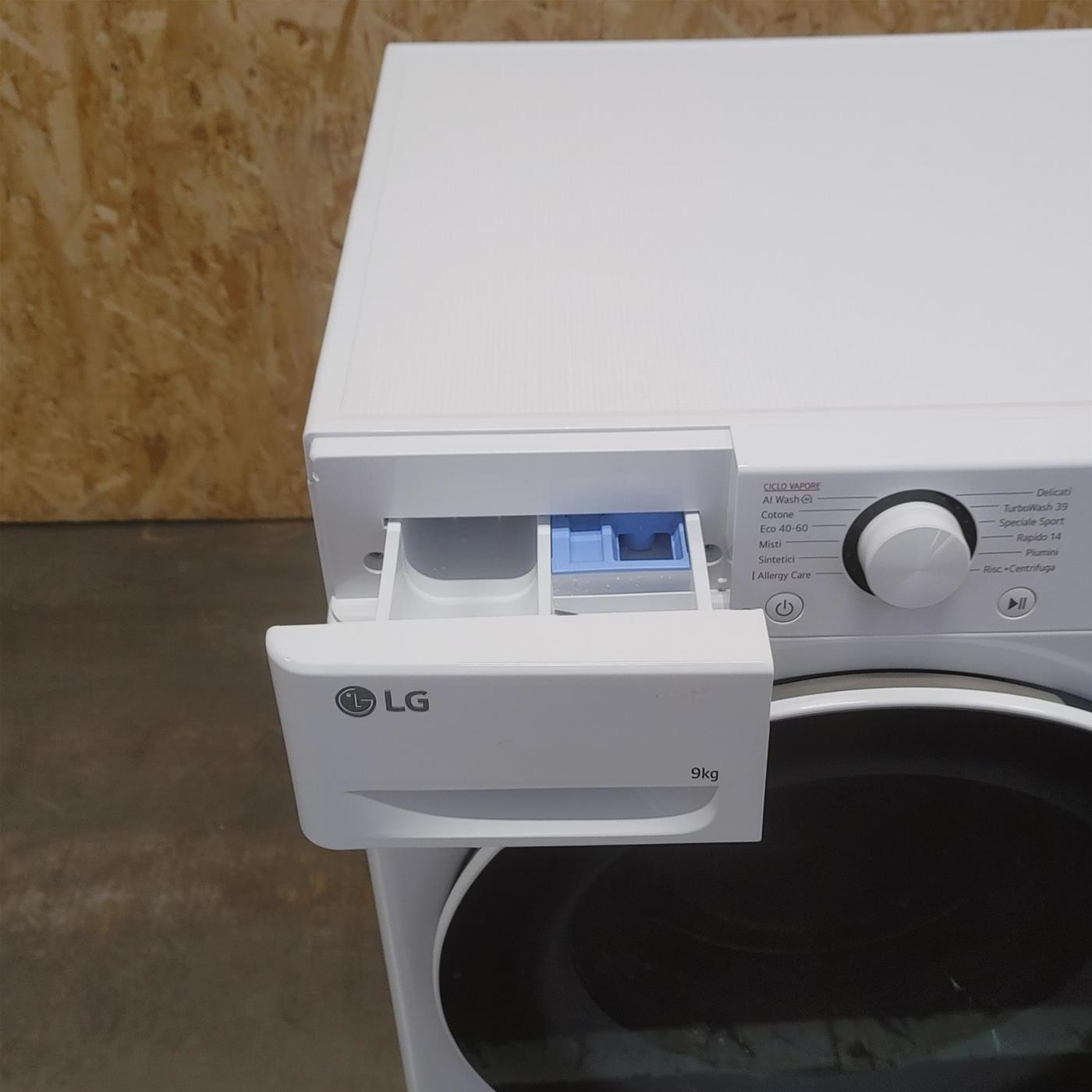Lavatrice LG F4R5009TSWW Carica frontale 9 kg 1400 Giri/min Bianco