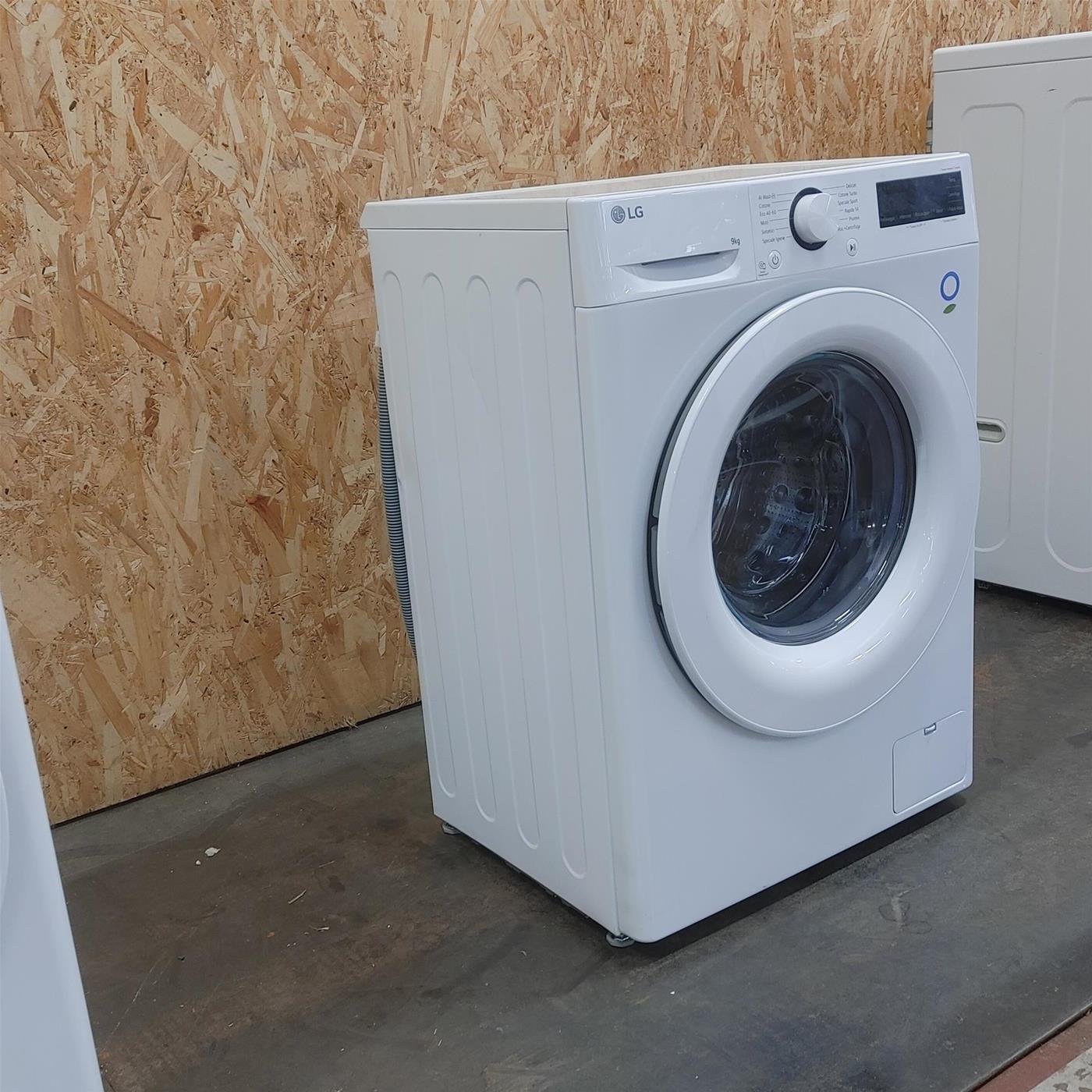 Lavatrice LG F2R3S09AIDD Carica frontale 9 kg 1200 giri Bianco