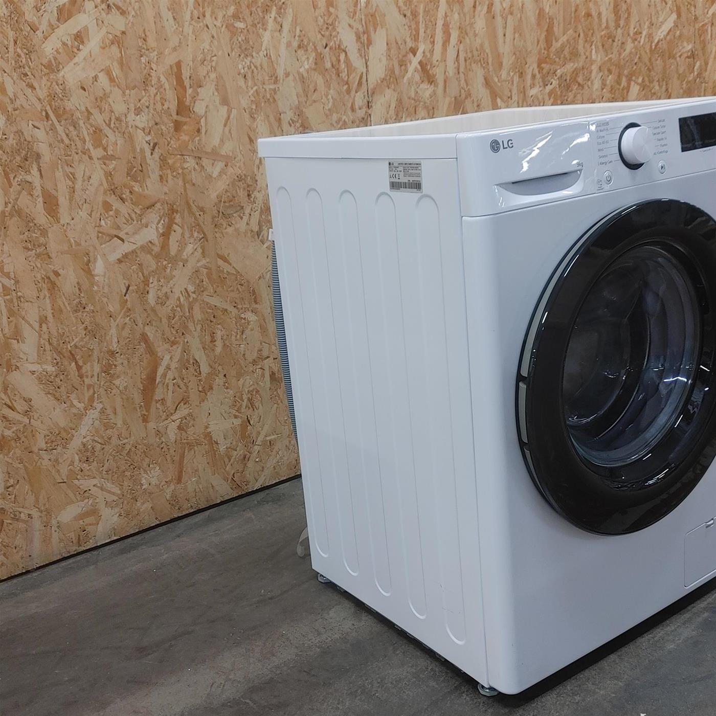 Lavatrice LG F4R3009NSWB Carica frontale 9 kg 1400 Giri/min Bianco