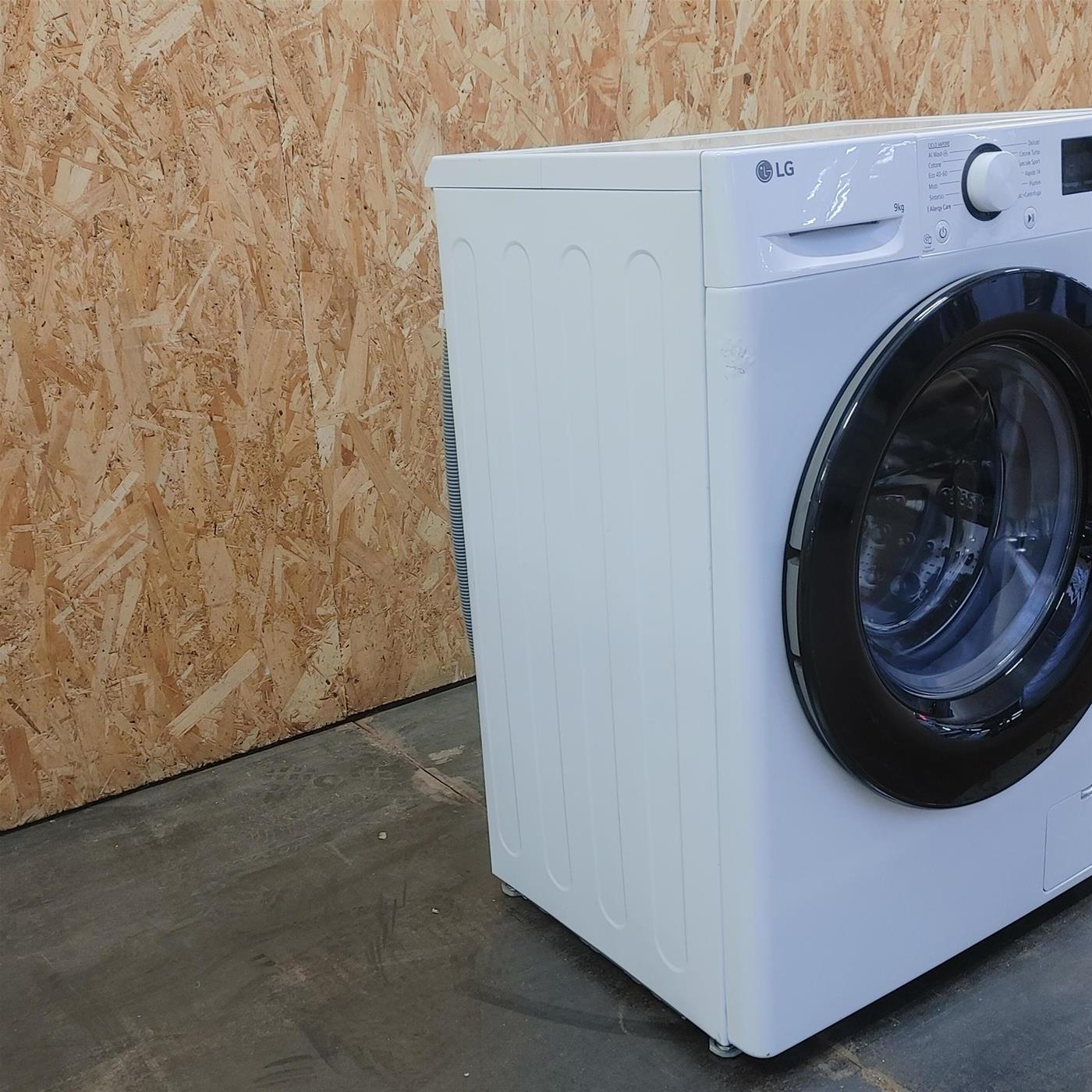 Lavatrice LG F2R3S09NSWB Carica frontale 9 kg 1200 giri Bianco