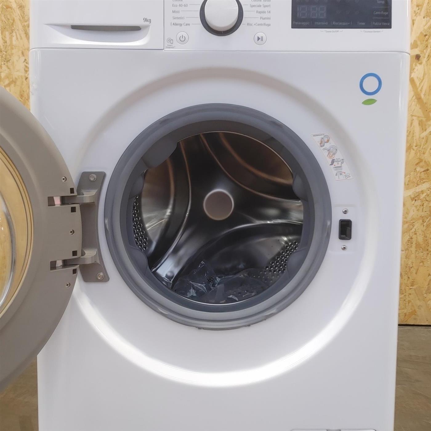 Lavatrice LG F2R3S09NSWB Carica frontale 9 kg 1200 giri Bianco