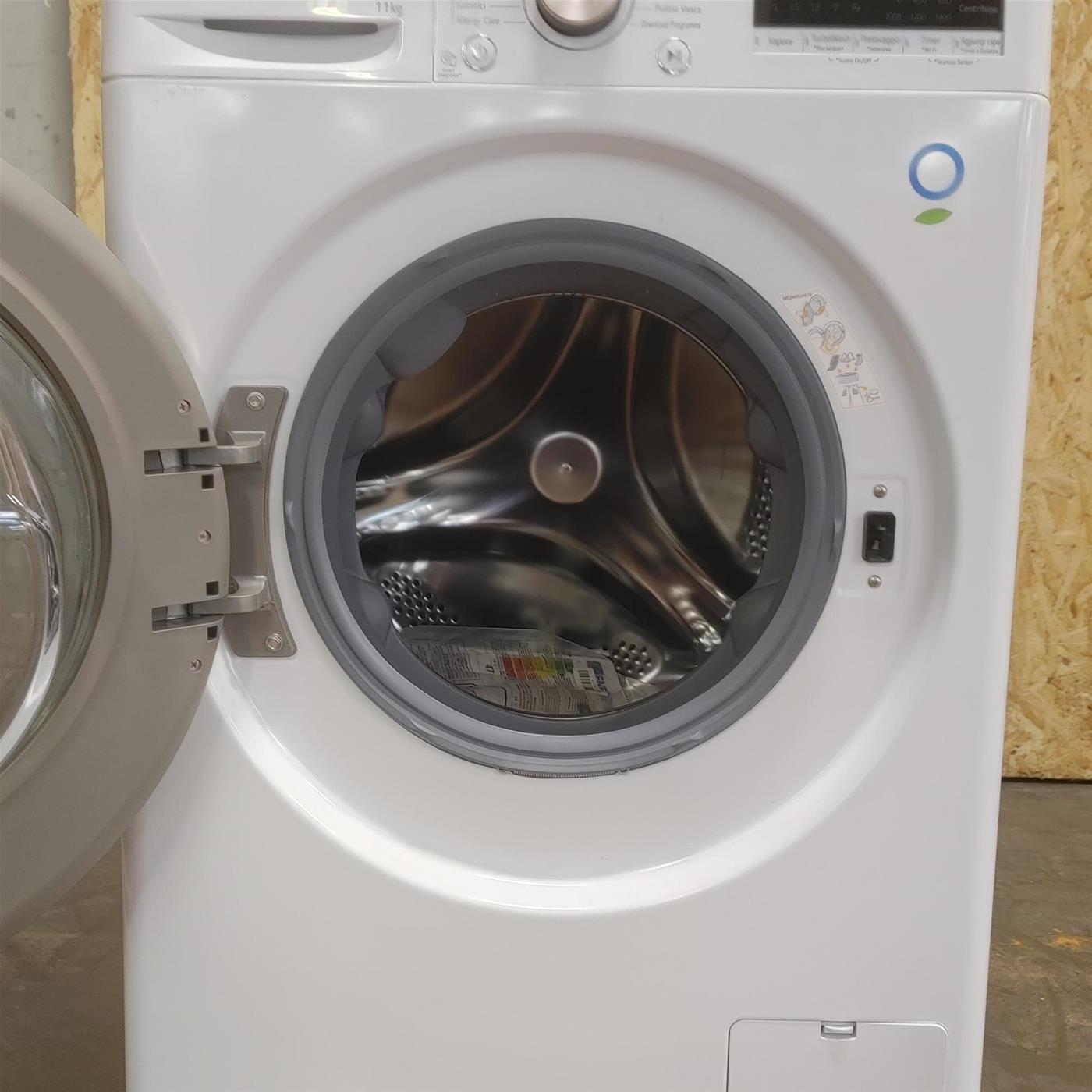 Lavatrice LG F4R7011TSWG Carica frontale 11 kg 1400 Giri/min Bianco