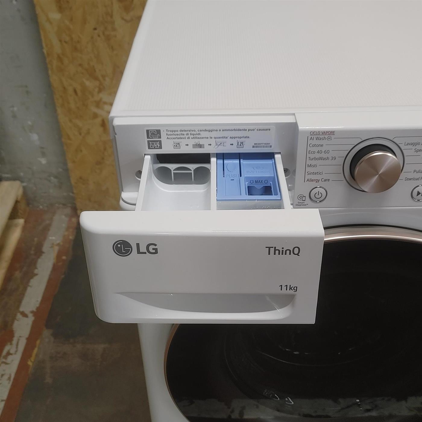 Lavatrice LG F4R7011TSWG Carica frontale 11 kg 1400 Giri/min Bianco