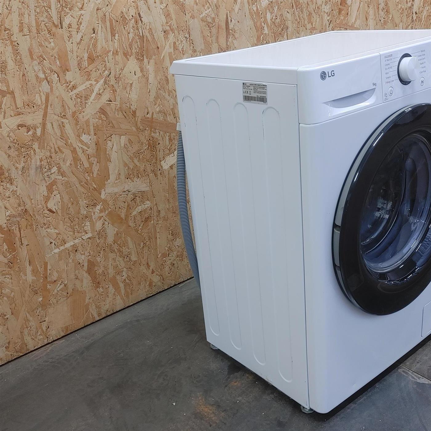 Lavatrice LG F2R3S09NSWB Carica frontale 9 kg 1200 giri Bianco