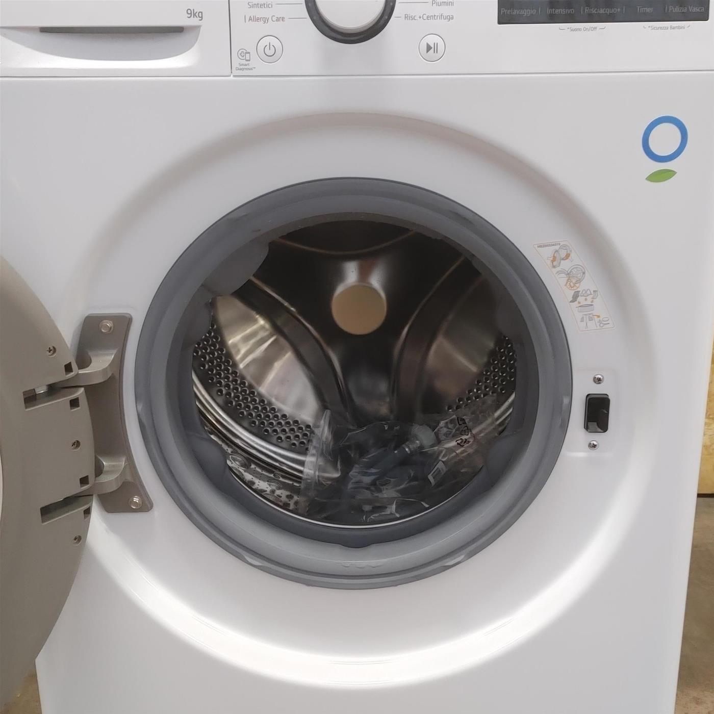 Lavatrice LG F2R3S09NSWB Carica frontale 9 kg 1200 giri Bianco
