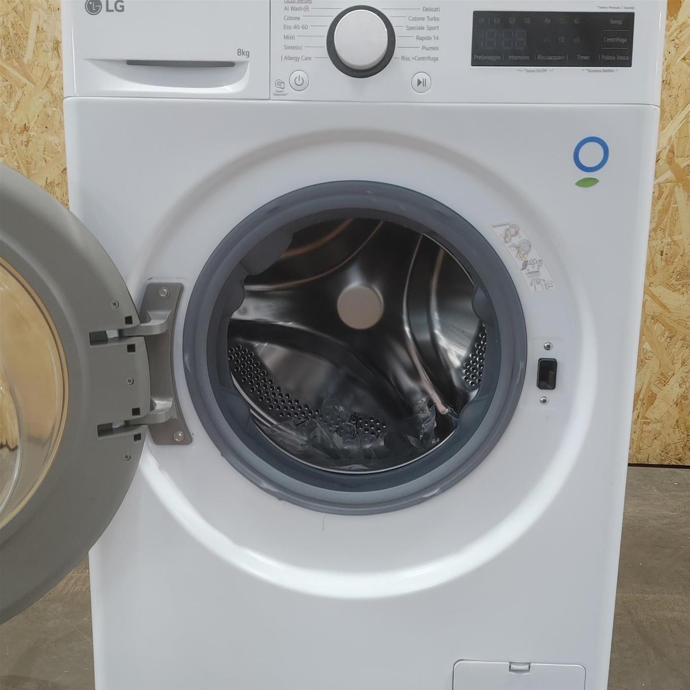 Lavatrice LG F2R3S08NSWW Carica frontale 8 kg 1200 Giri/min Bianco
