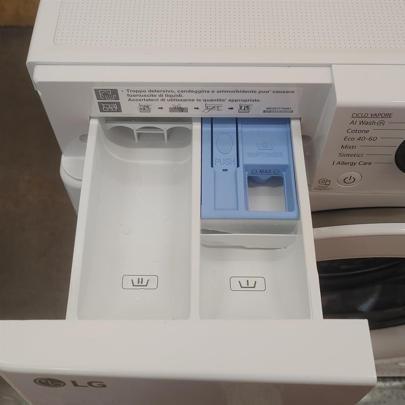 Lavatrice LG F2R3S08NSWW Carica frontale 8 kg 1200 Giri/min Bianco