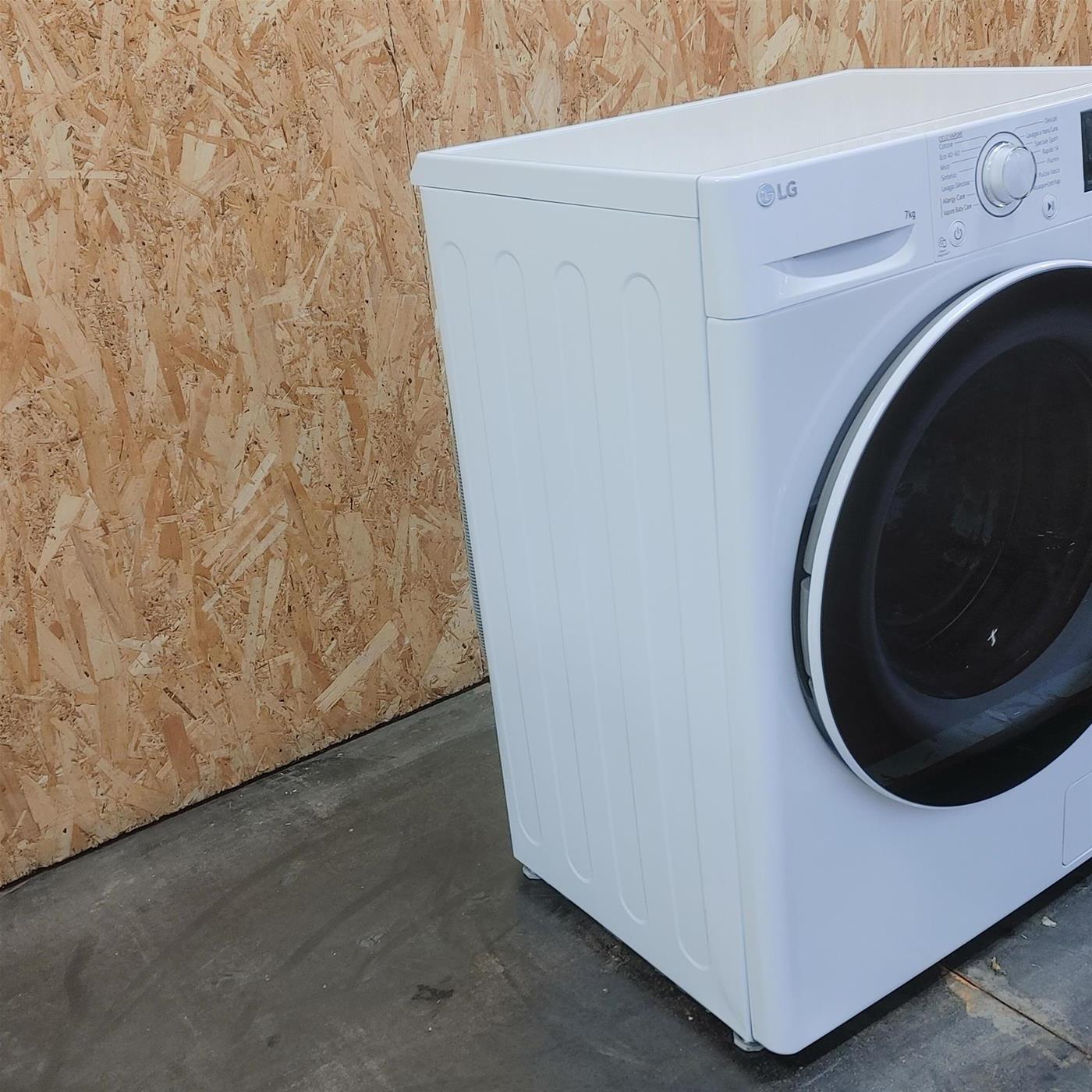 Lavatrice LG F2WV3S7SHE Caricamento frontale 7 kg 1200 Giri/min Bianco