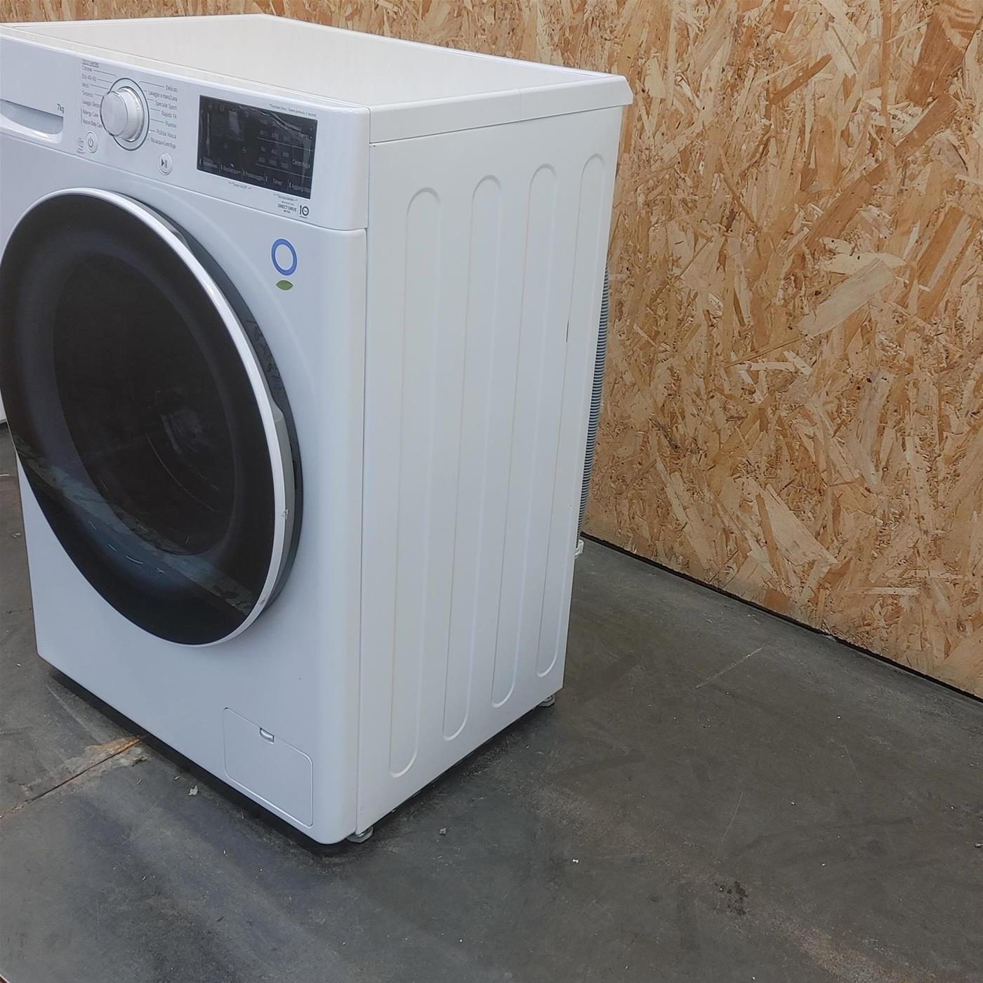 Lavatrice LG F2WV3S7SHE Caricamento frontale 7 kg 1200 Giri/min Bianco