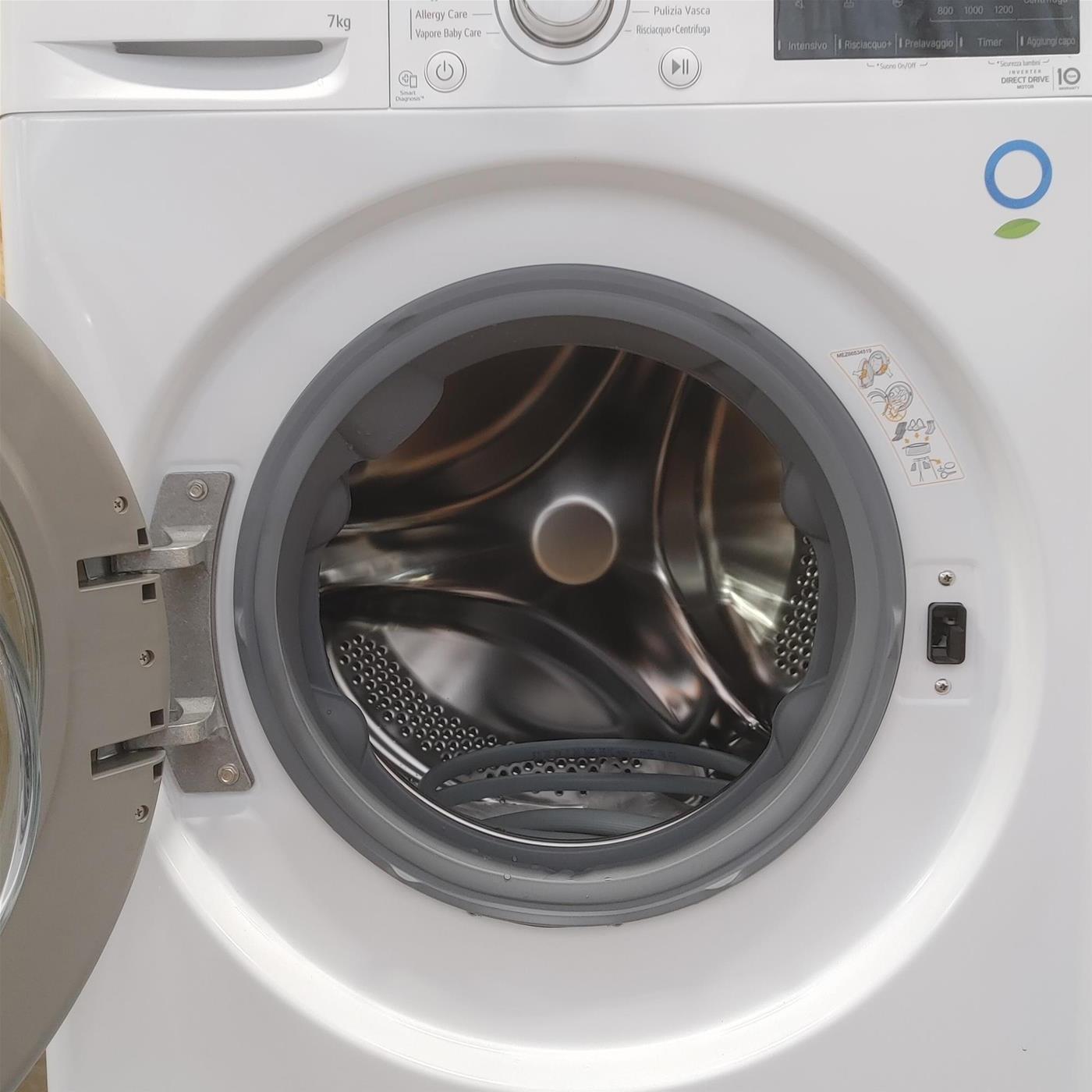 Lavatrice LG F2WV3S7SHE Caricamento frontale 7 kg 1200 Giri/min Bianco