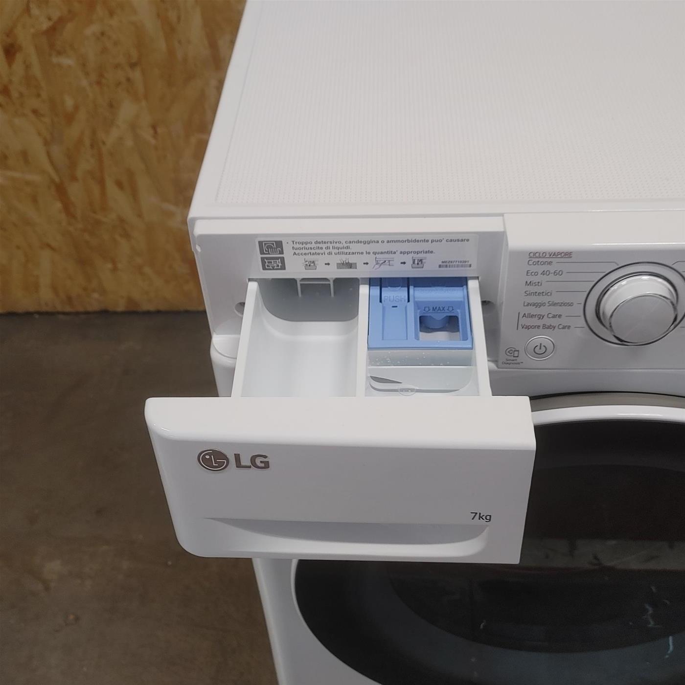 Lavatrice LG F2WV3S7SHE Caricamento frontale 7 kg 1200 Giri/min Bianco