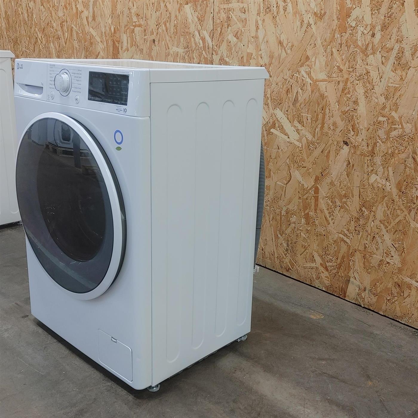 LG F2WV3S7S4E Lavatrice Slim AI DDTM SteamTM 7kg Classe energetica D