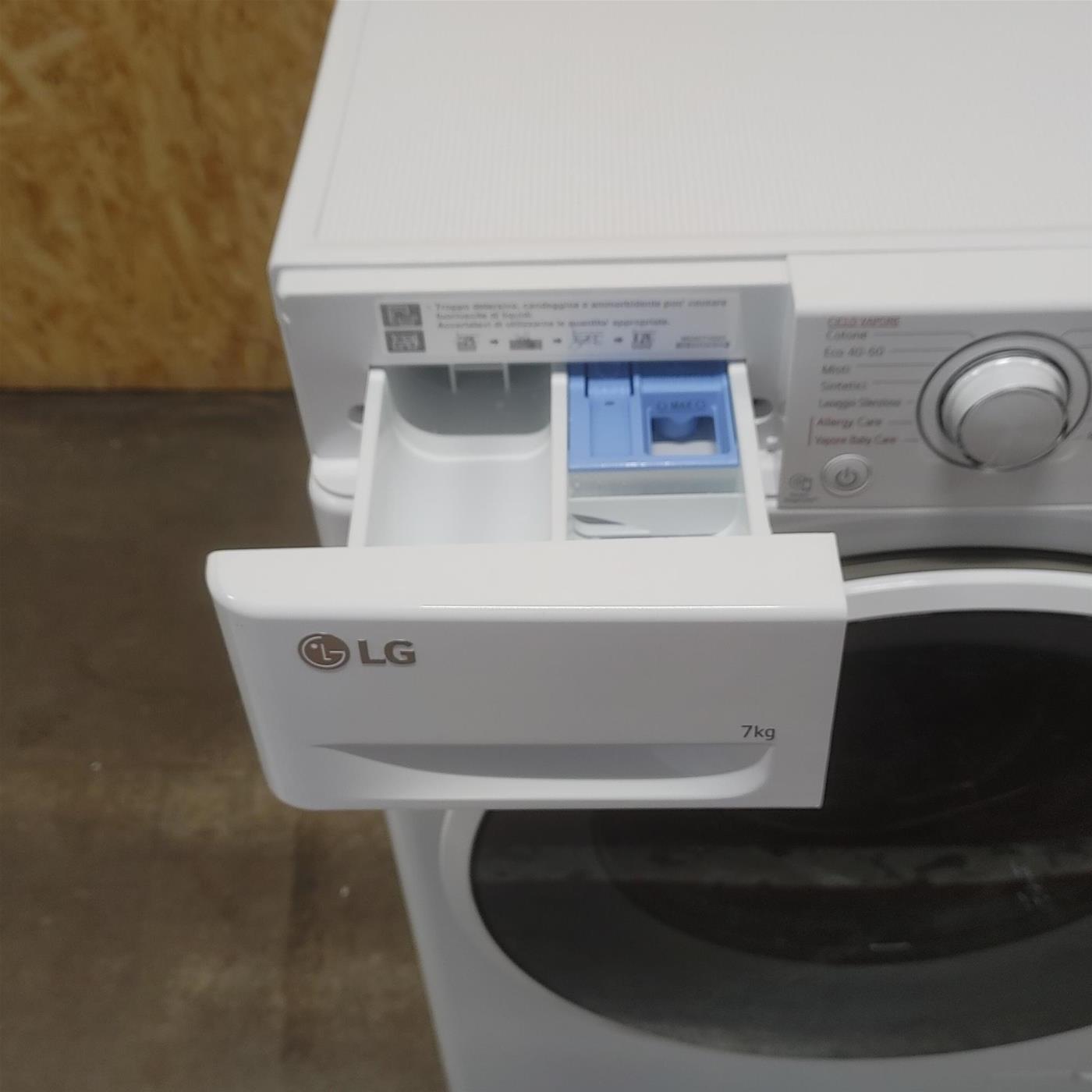 LG F2WV3S7S4E Lavatrice Slim AI DDTM SteamTM 7kg Classe energetica D