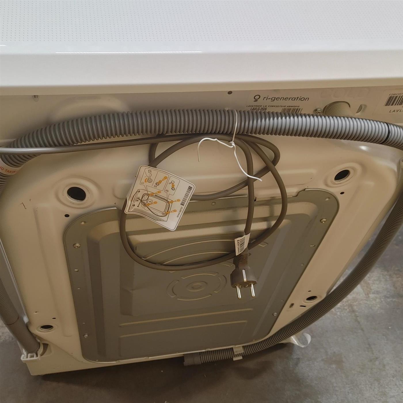 LG F2WV3S7S4E Lavatrice Slim AI DDTM SteamTM 7kg Classe energetica D