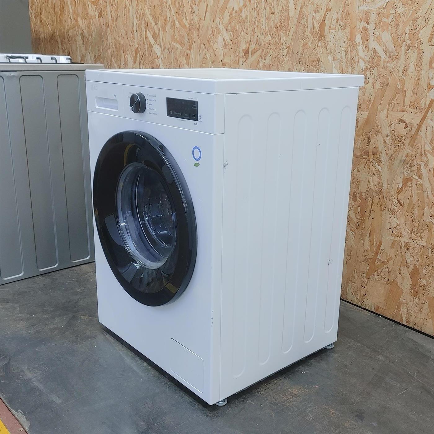 LG F4NX1009NWK Lavatrice smart 9kg, Classe A, 1400 giri, 6 Motion, Allergy Care, Bianca