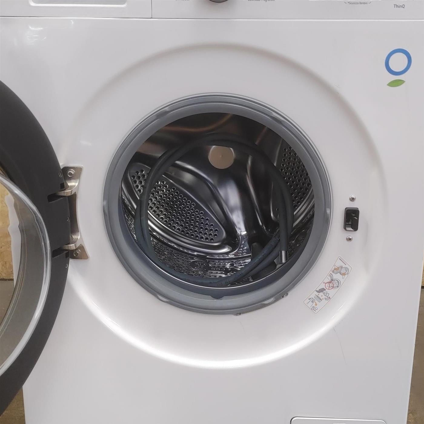 LG F4NX1009NWK Lavatrice smart 9kg, Classe A, 1400 giri, 6 Motion, Allergy Care, Bianca