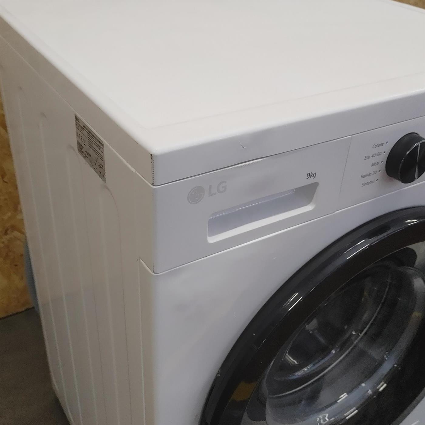 LG F4NX1009NWK Lavatrice smart 9kg, Classe A, 1400 giri, 6 Motion, Allergy Care, Bianca