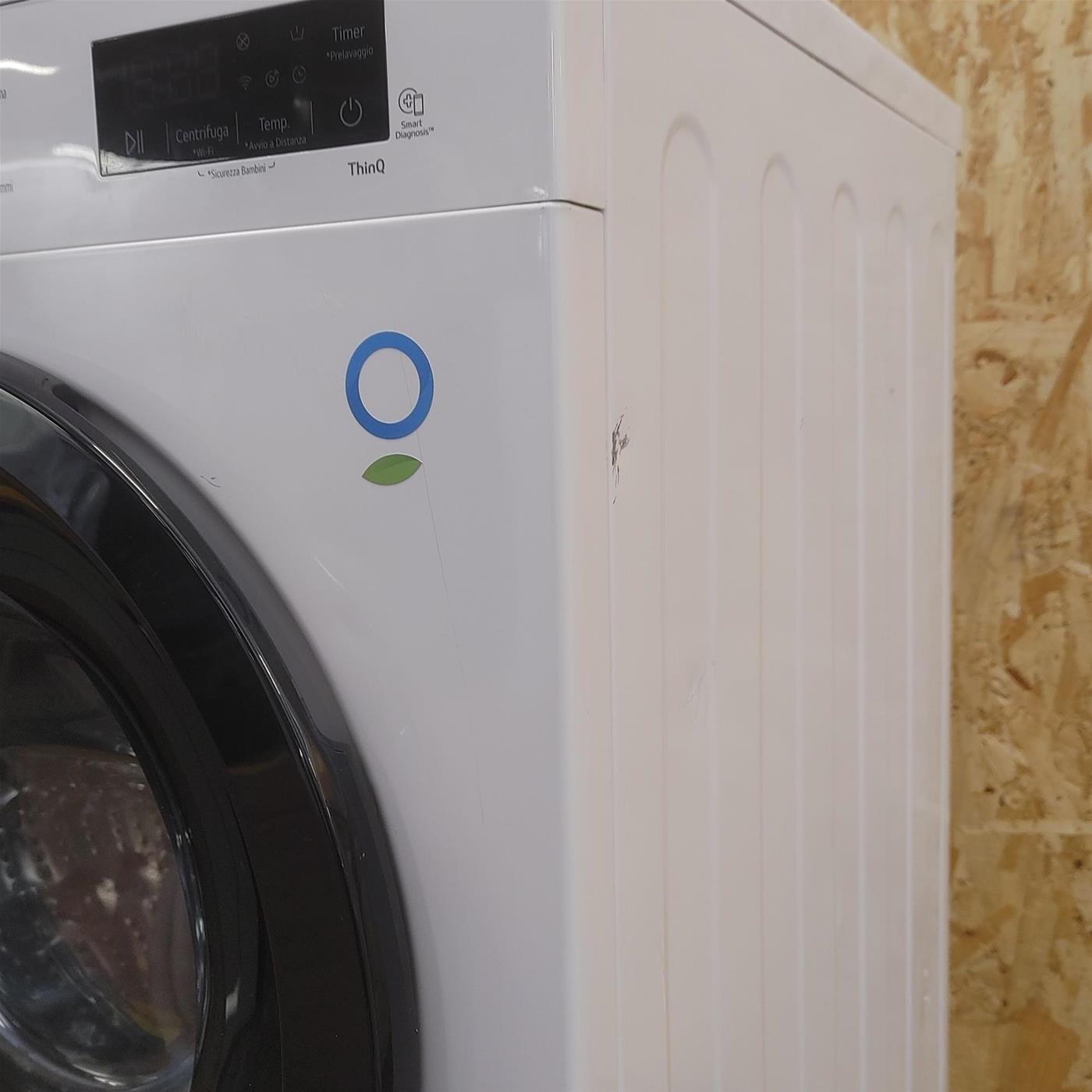 LG F4NX1009NWK Lavatrice smart 9kg, Classe A, 1400 giri, 6 Motion, Allergy Care, Bianca