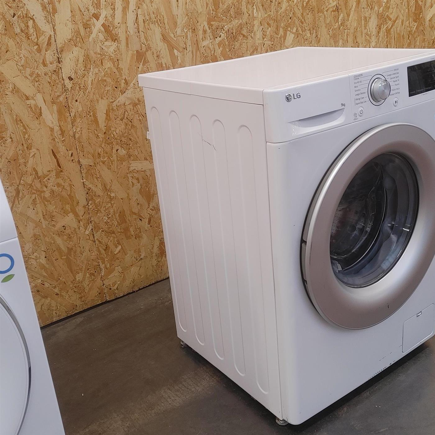 Lavatrice LG F4WV309SAE Carica frontale 9 kg 1400 Giri/min Bianco